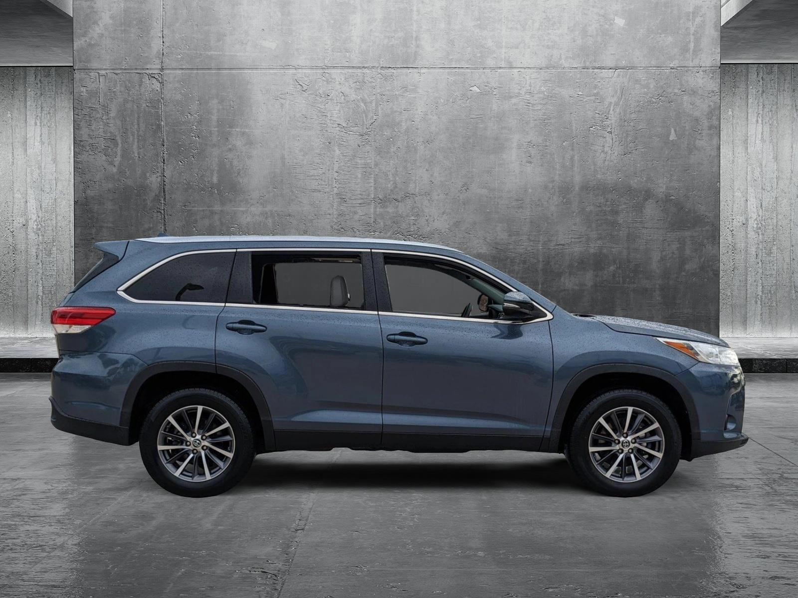 2019 Toyota Highlander Vehicle Photo in Davie, FL 33331