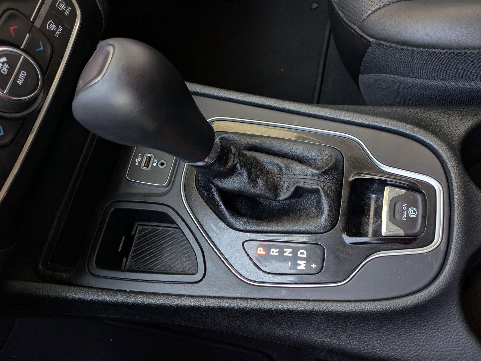 2019 Jeep Cherokee Vehicle Photo in GREENACRES, FL 33463-3207