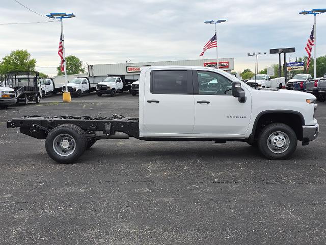 2025 Chevrolet Silverado 3500 HD Chassis Cab Vehicle Photo in INDEPENDENCE, MO 64055-1314