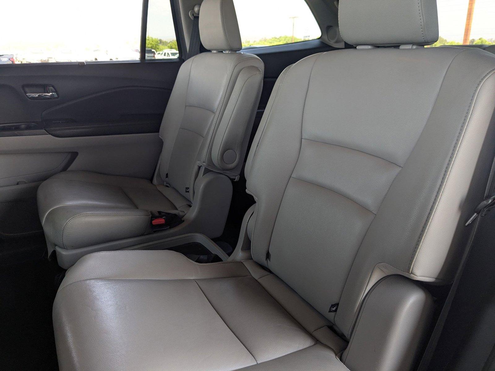 2019 Honda Pilot Vehicle Photo in Valencia, CA 91355