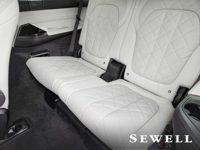 2025 BMW X7 xDrive40i Vehicle Photo in PLANO, TX 75024