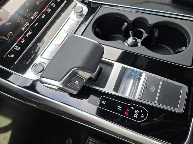2025 Audi Q7 Vehicle Photo in SUGAR LAND, TX 77478