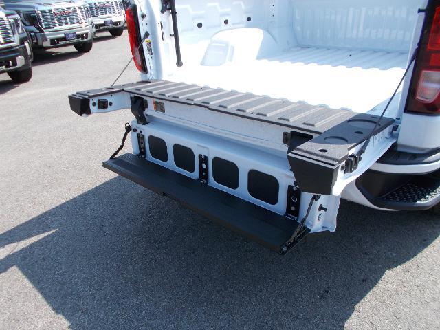 2025 GMC Sierra 1500 Vehicle Photo in LOWELL, MA 01852-4336