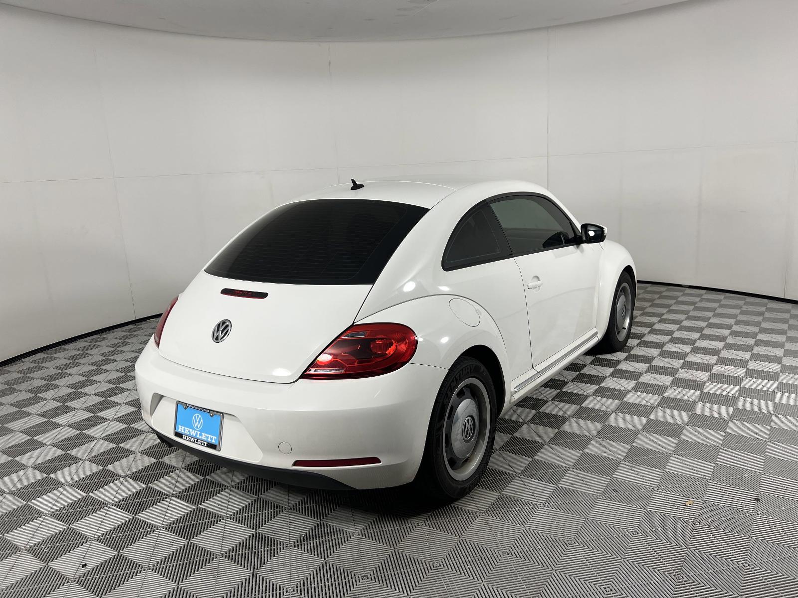 2013 Volkswagen Beetle Coupe Vehicle Photo in Georgetown, TX 78626