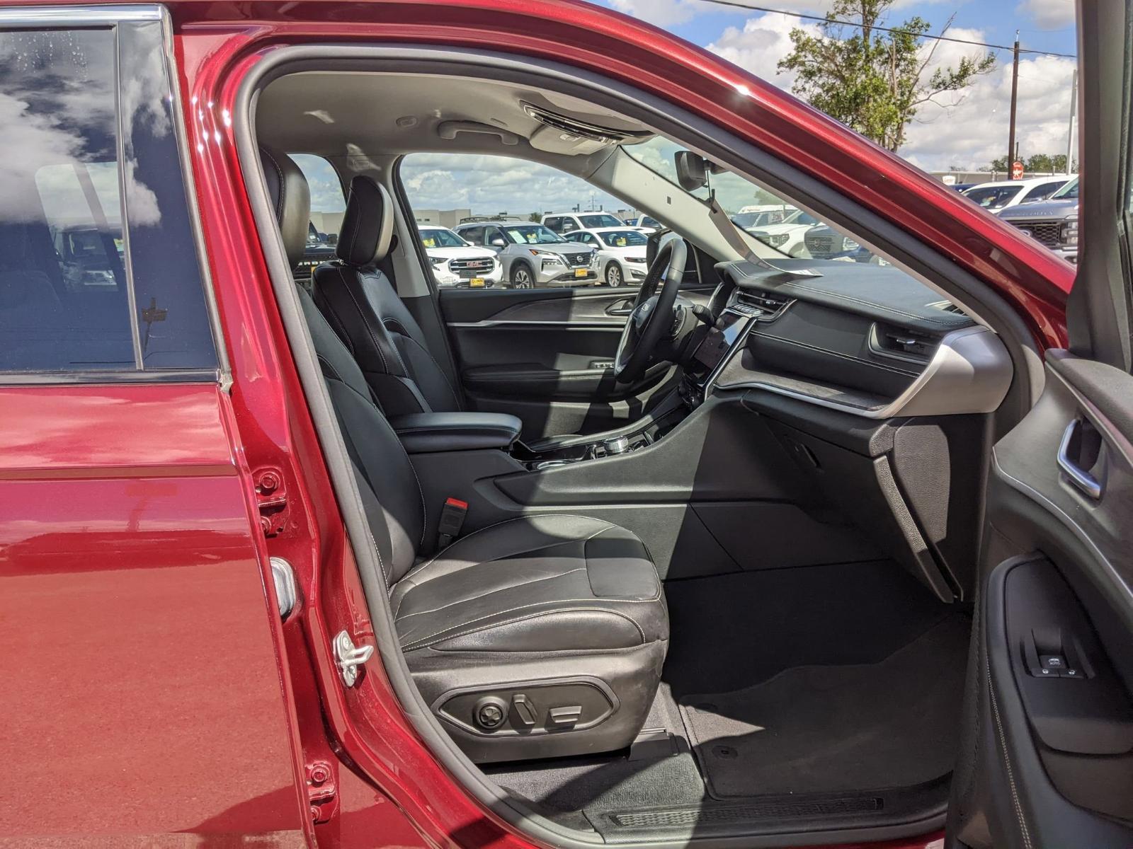 2023 Jeep Grand Cherokee L Vehicle Photo in Seguin, TX 78155