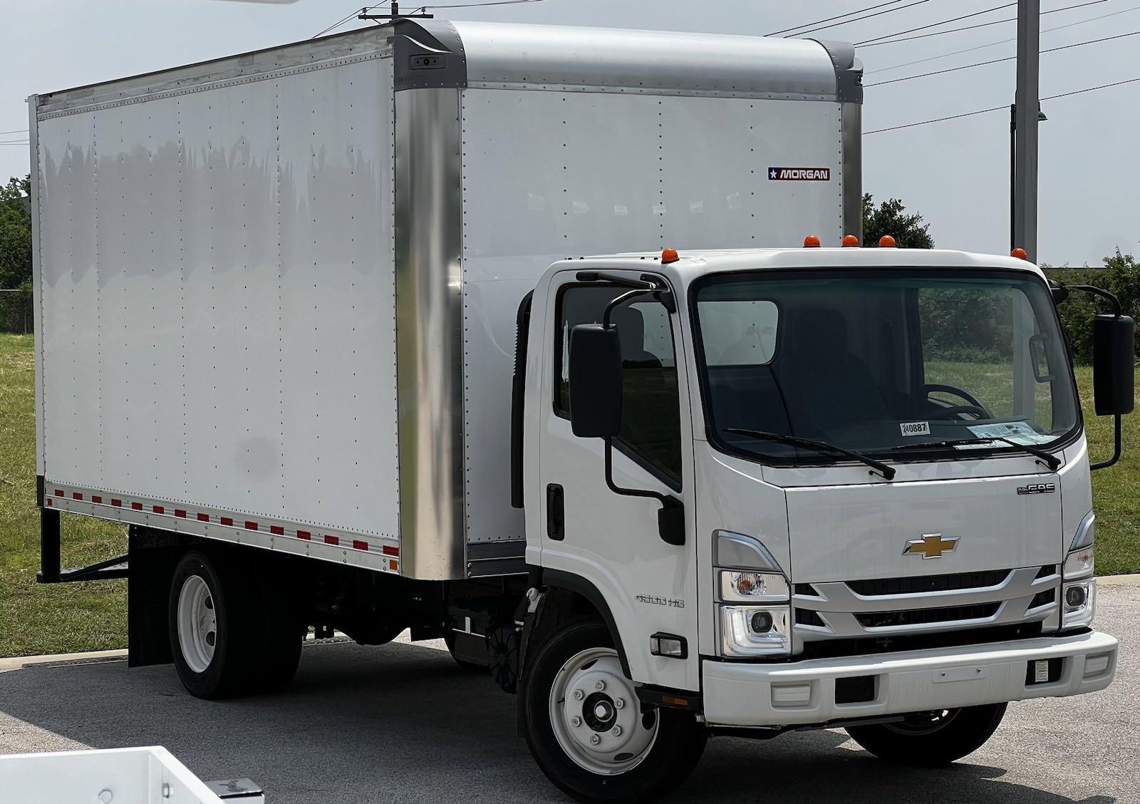 2024 Chevrolet Low Cab Forward 4500 Vehicle Photo in GEORGETOWN, TX 78626-7508