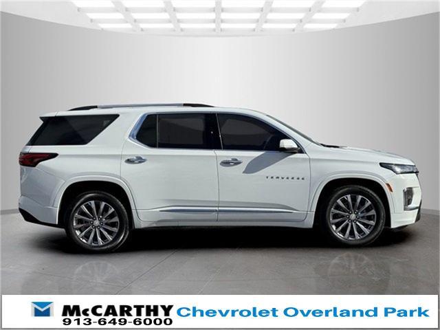 Used 2022 Chevrolet Traverse Premier with VIN 1GNEVKKW5NJ140056 for sale in Kansas City