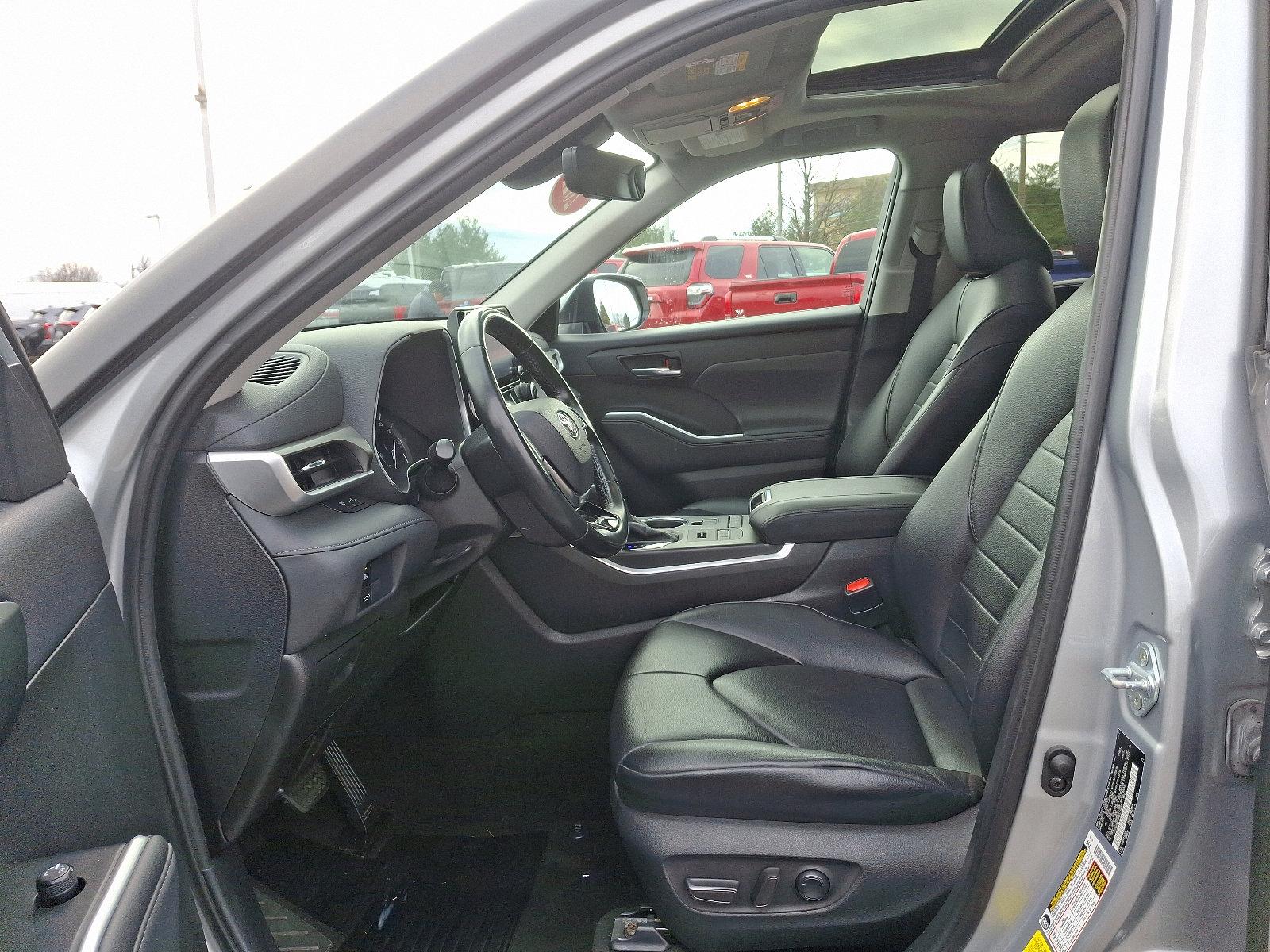 2021 Toyota Highlander Vehicle Photo in Trevose, PA 19053