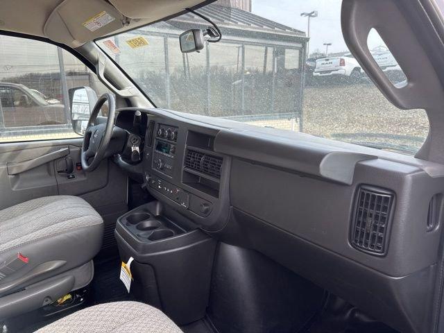 2025 GMC Savana Cutaway 4500 Vehicle Photo in MEDINA, OH 44256-9631