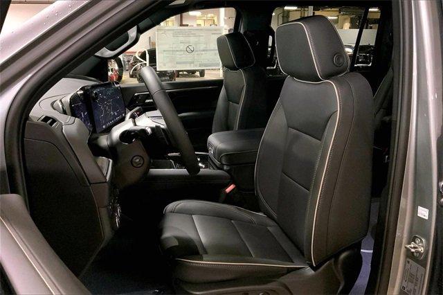 2025 Chevrolet Suburban Vehicle Photo in KANSAS CITY, MO 64114-4502