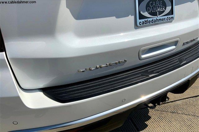 2022 GMC Yukon XL Vehicle Photo in TOPEKA, KS 66609-0000