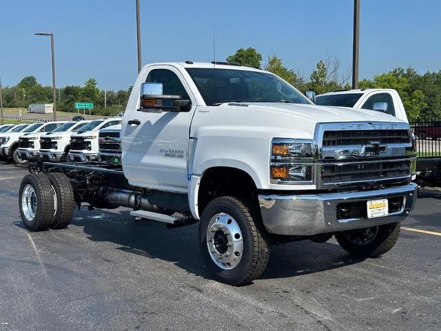 2024 Chevrolet Silverado 5500 HD Vehicle Photo in COLUMBIA, MO 65203-3903