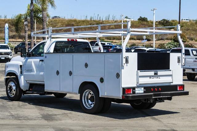 2023 Chevrolet Silverado Chassis Cab Vehicle Photo in VENTURA, CA 93003-8585