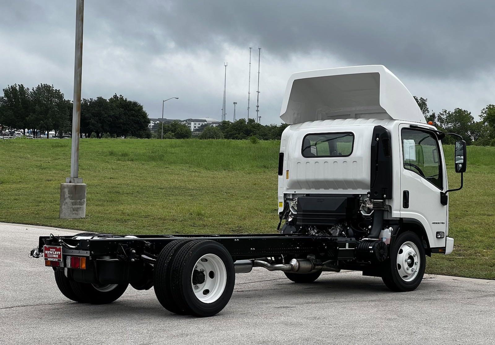 2025 Chevrolet Low Cab Forward 4500 Vehicle Photo in GEORGETOWN, TX 78626-7508