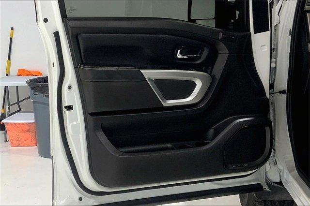 2018 Nissan Titan Vehicle Photo in TOPEKA, KS 66609-0000