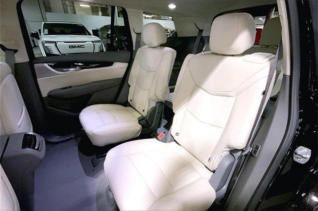 2025 Cadillac XT6 Vehicle Photo in KANSAS CITY, MO 64114-4545