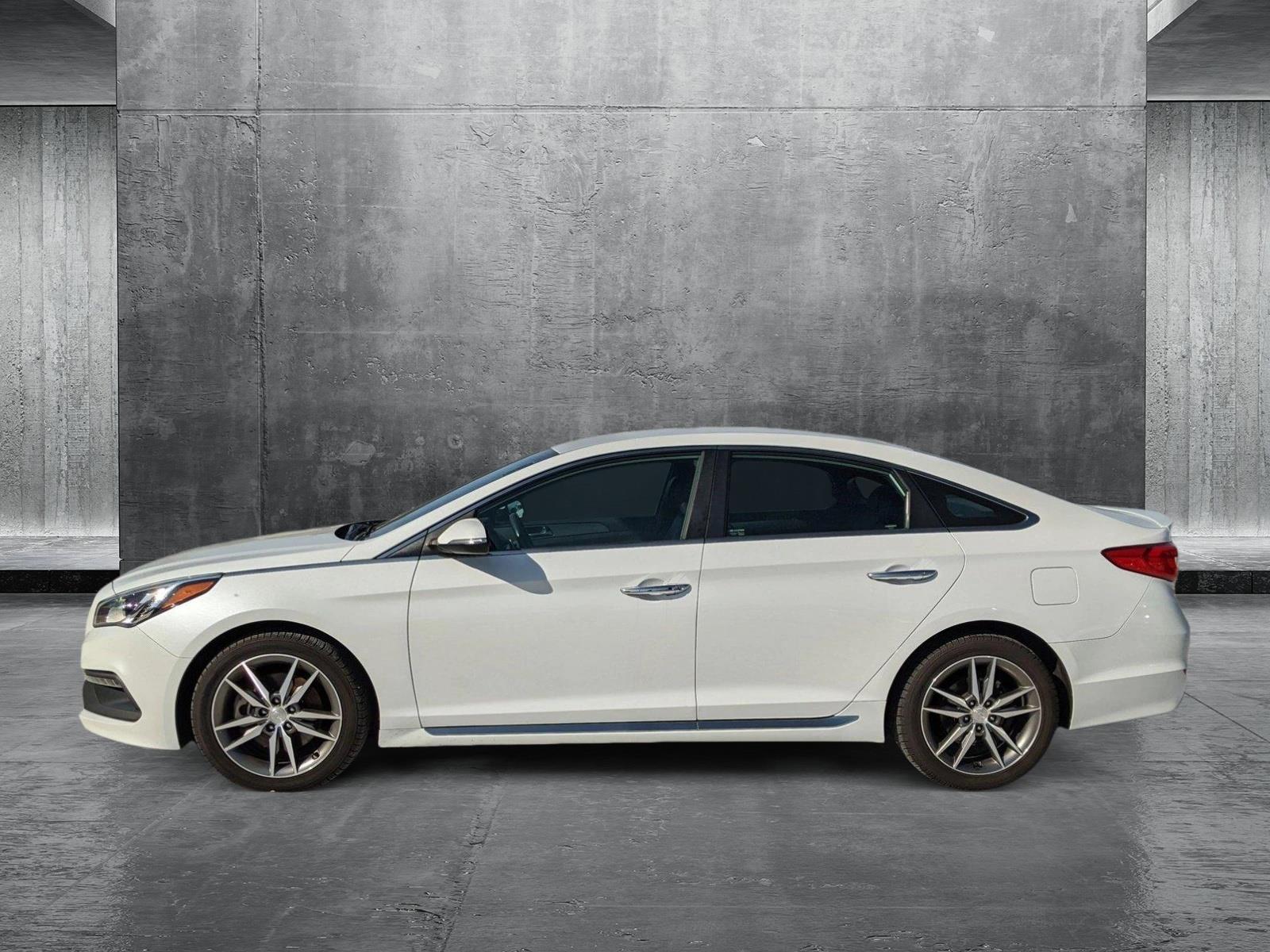 2015 Hyundai SONATA Vehicle Photo in Cockeysville, MD 21030