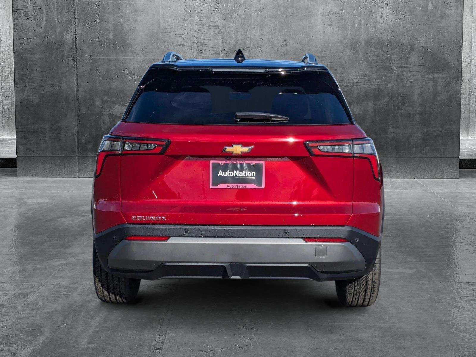 2025 Chevrolet Equinox Vehicle Photo in VALENCIA, CA 91355-1705