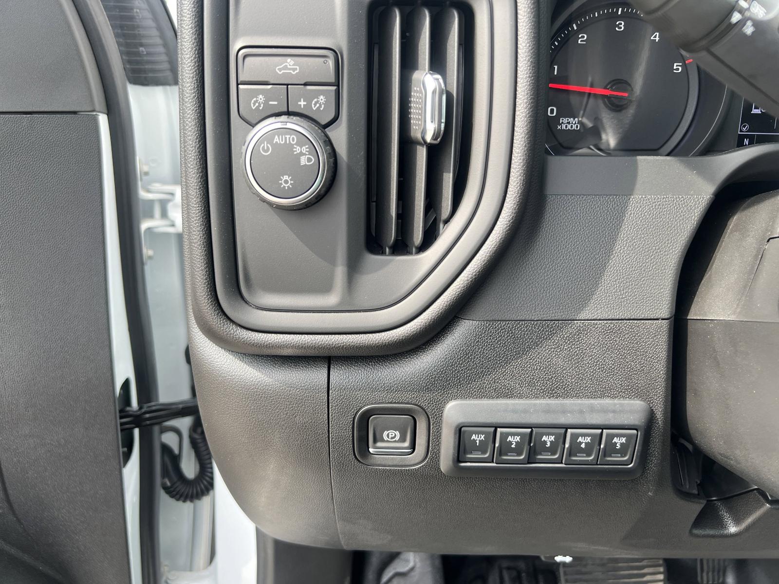 2025 Chevrolet Silverado 3500 HD Chassis Cab Vehicle Photo in GEORGETOWN, TX 78626-7508