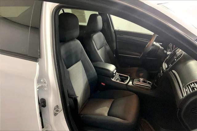 2022 Chrysler 300 Vehicle Photo in Kansas City, MO 64114
