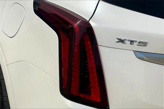 2022 Cadillac XT5 Vehicle Photo in TOPEKA, KS 66609-0000