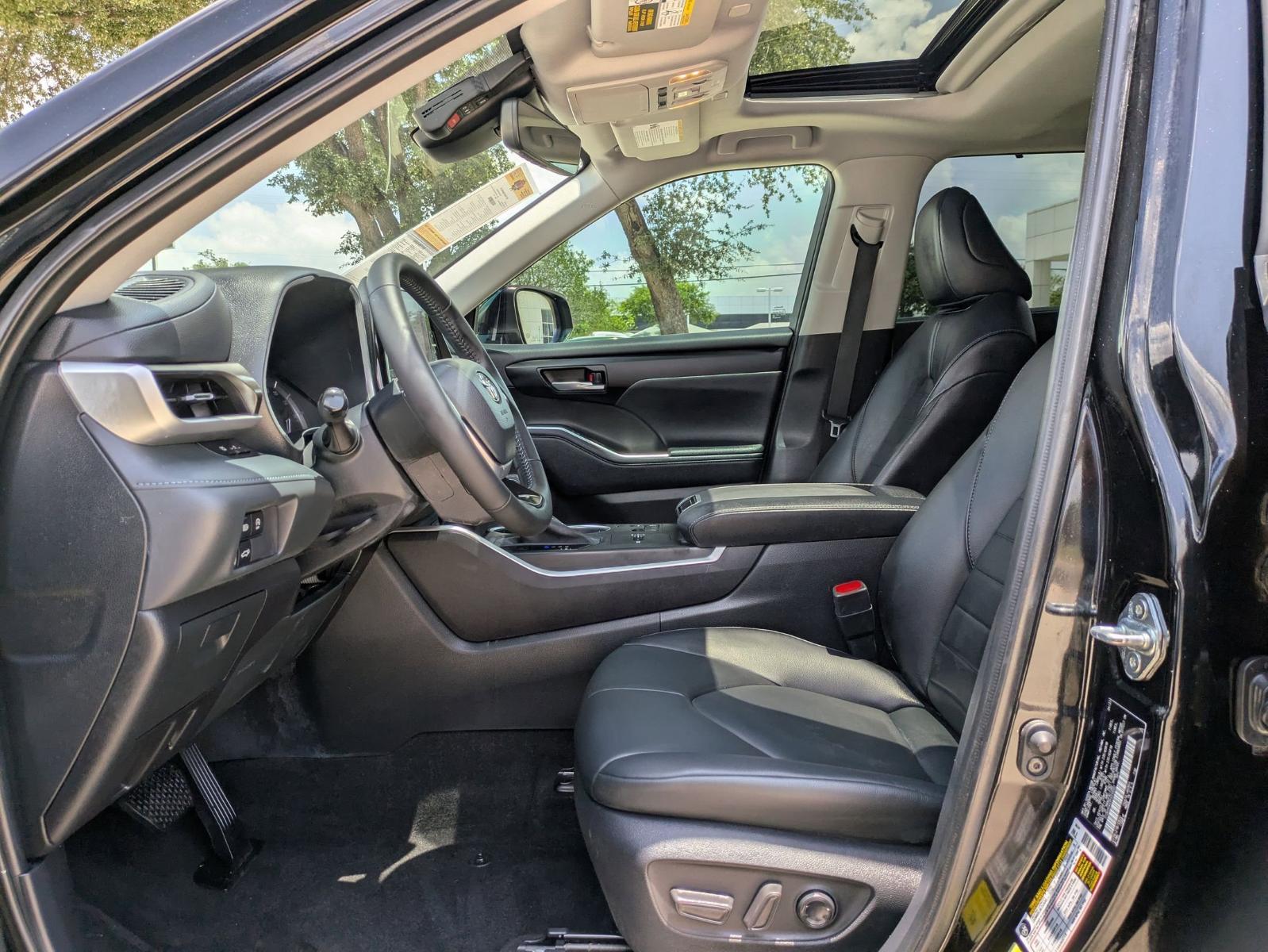 2023 Toyota Highlander Vehicle Photo in SELMA, TX 78154-1460