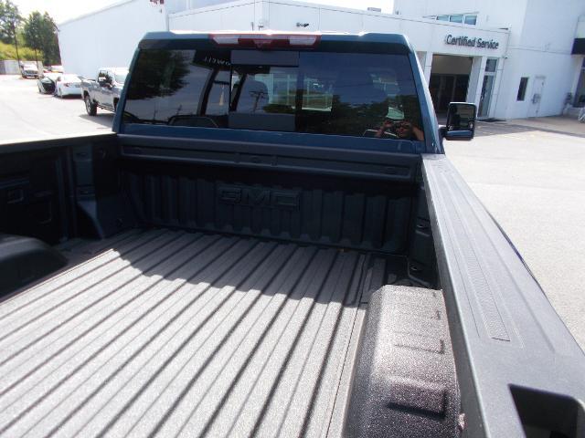 2025 GMC Sierra 2500 HD Vehicle Photo in LOWELL, MA 01852-4336