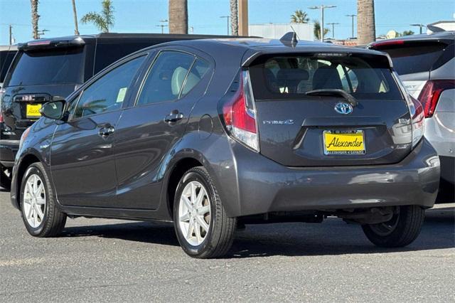 2016 Toyota Prius c Four photo 6