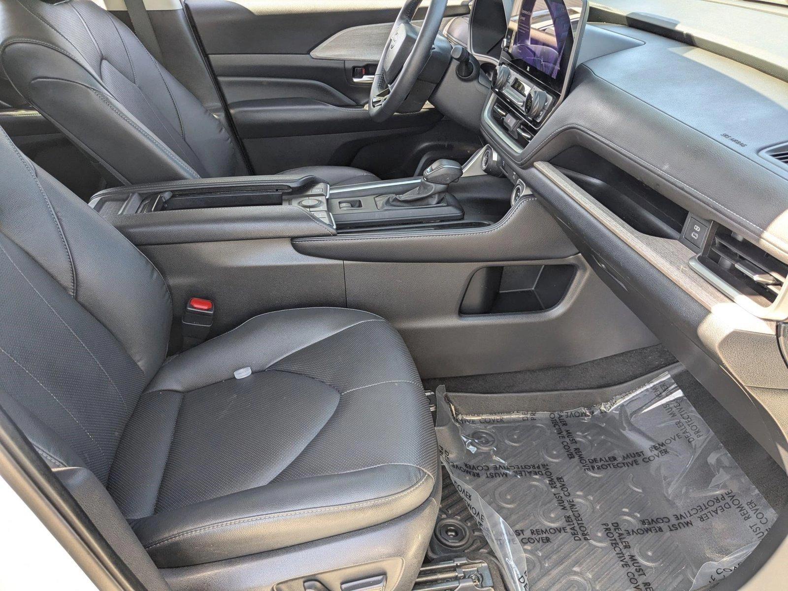 2024 Toyota Grand Highlander Vehicle Photo in Tampa, FL 33614