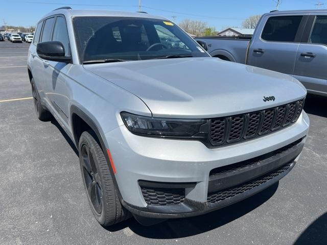 2023 Jeep Grand Cherokee L Vehicle Photo in GREEN BAY, WI 54304-5303