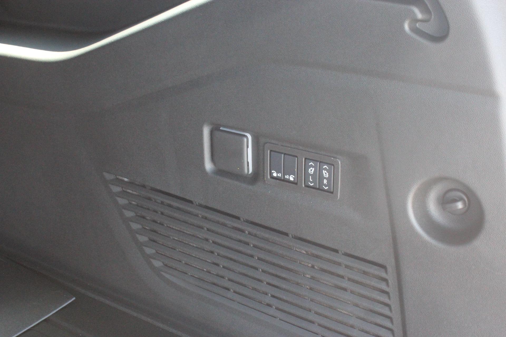 2025 GMC Yukon XL Vehicle Photo in AURORA, CO 80012-4011