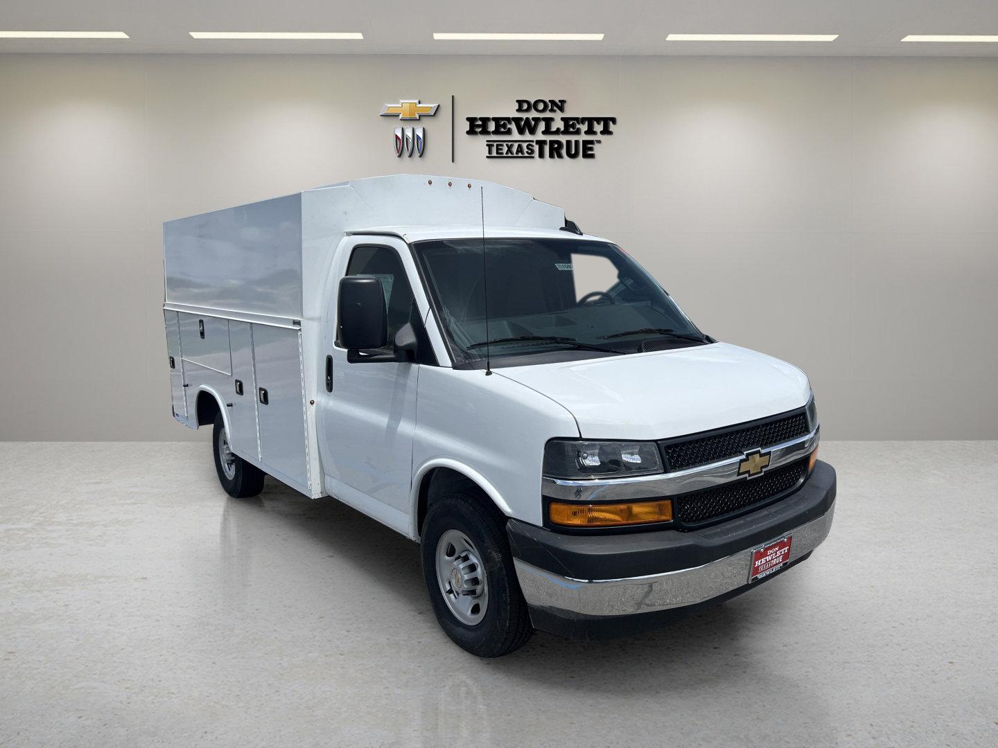 2025 Chevrolet Express Cutaway 3500 Vehicle Photo in GEORGETOWN, TX 78626-7508