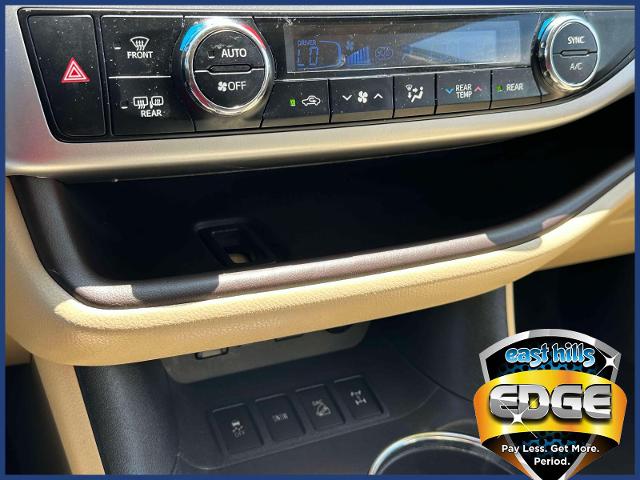 2019 Toyota Highlander Vehicle Photo in Roslyn, NY 11576