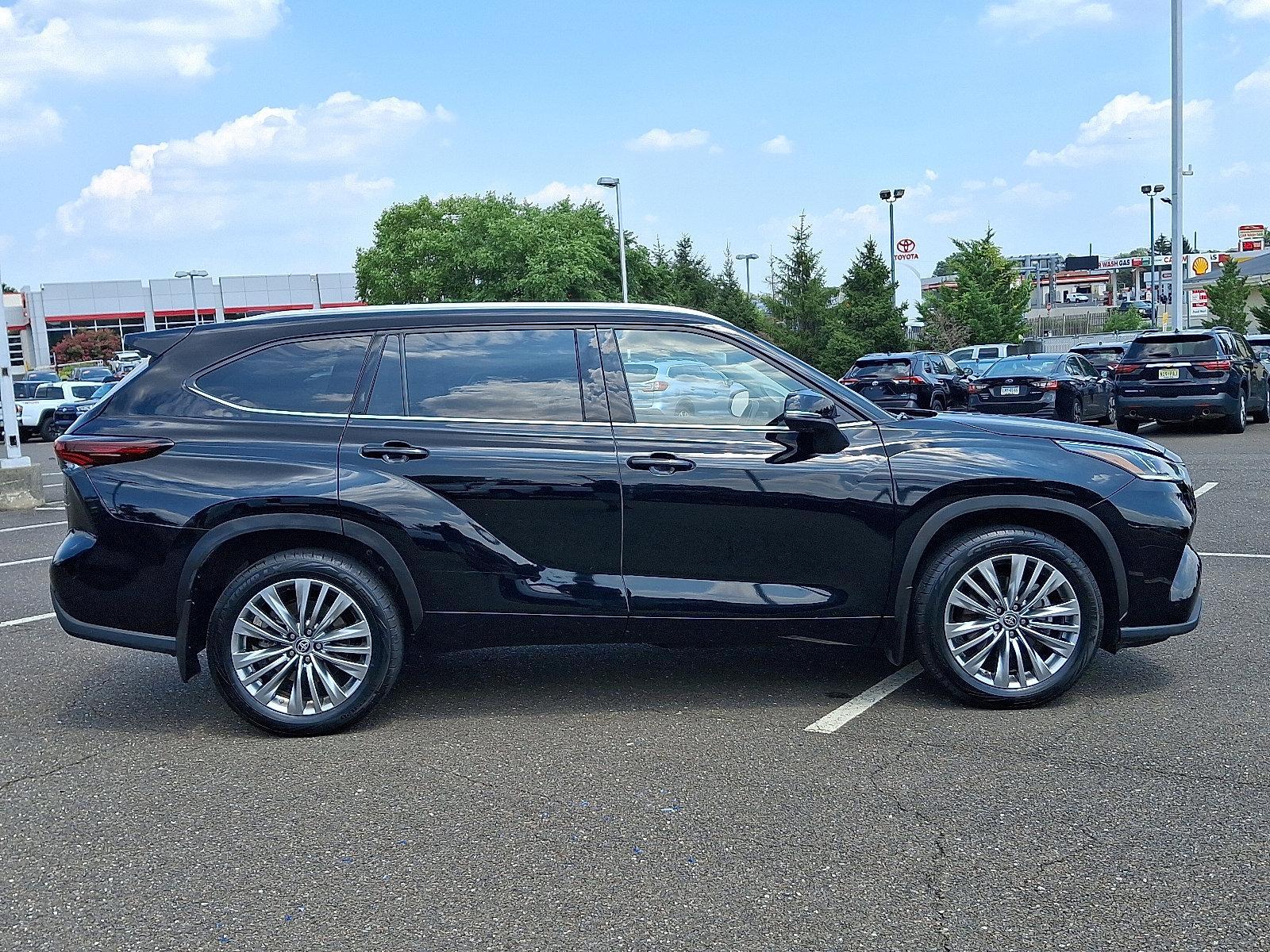 2024 Toyota Highlander Vehicle Photo in Trevose, PA 19053