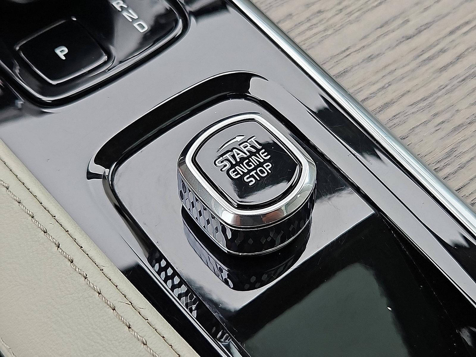 2023 Volvo XC90 Vehicle Photo in Trevose, PA 19053