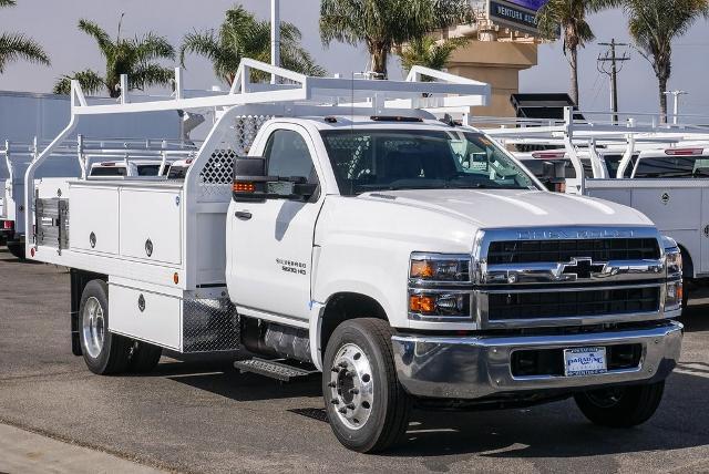 2023 Chevrolet Silverado Chassis Cab Vehicle Photo in VENTURA, CA 93003-8585