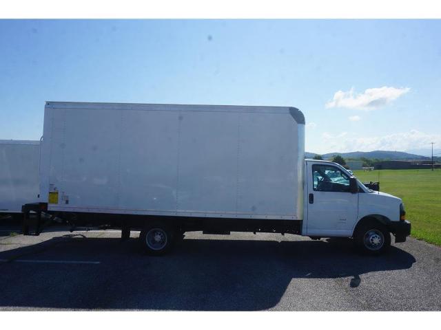 2023 Chevrolet Express Cutaway 4500 Vehicle Photo in ALCOA, TN 37701-3235