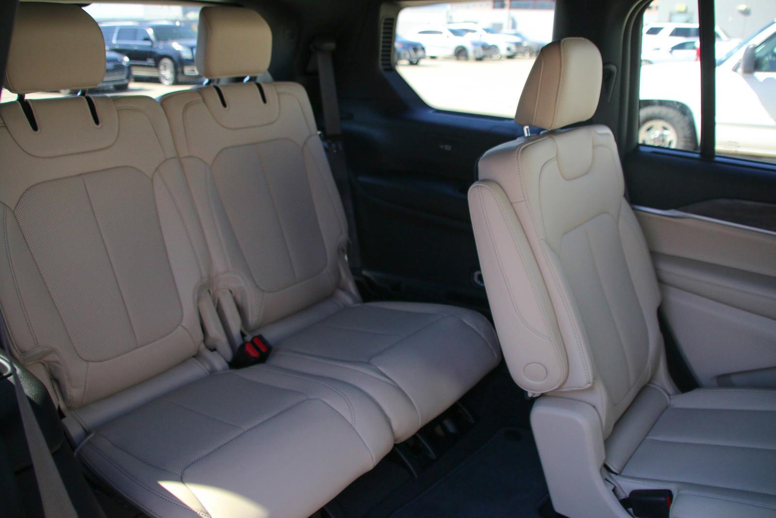 2024 Jeep Grand Cherokee L Vehicle Photo in SUGAR LAND, TX 77478