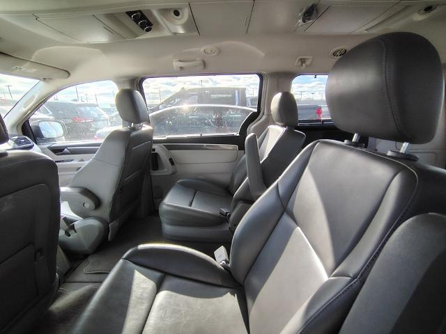 2010 Volkswagen Routan Vehicle Photo in GREEN BAY, WI 54304-5303