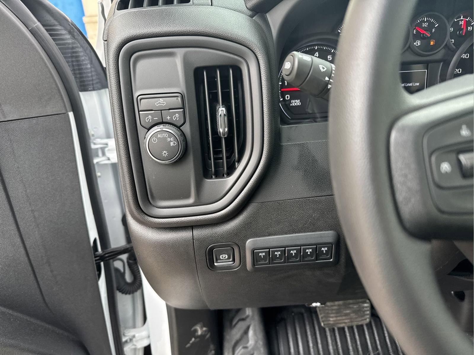 2024 Chevrolet Silverado 3500 HD Chassis Cab Vehicle Photo in GEORGETOWN, TX 78626-7508
