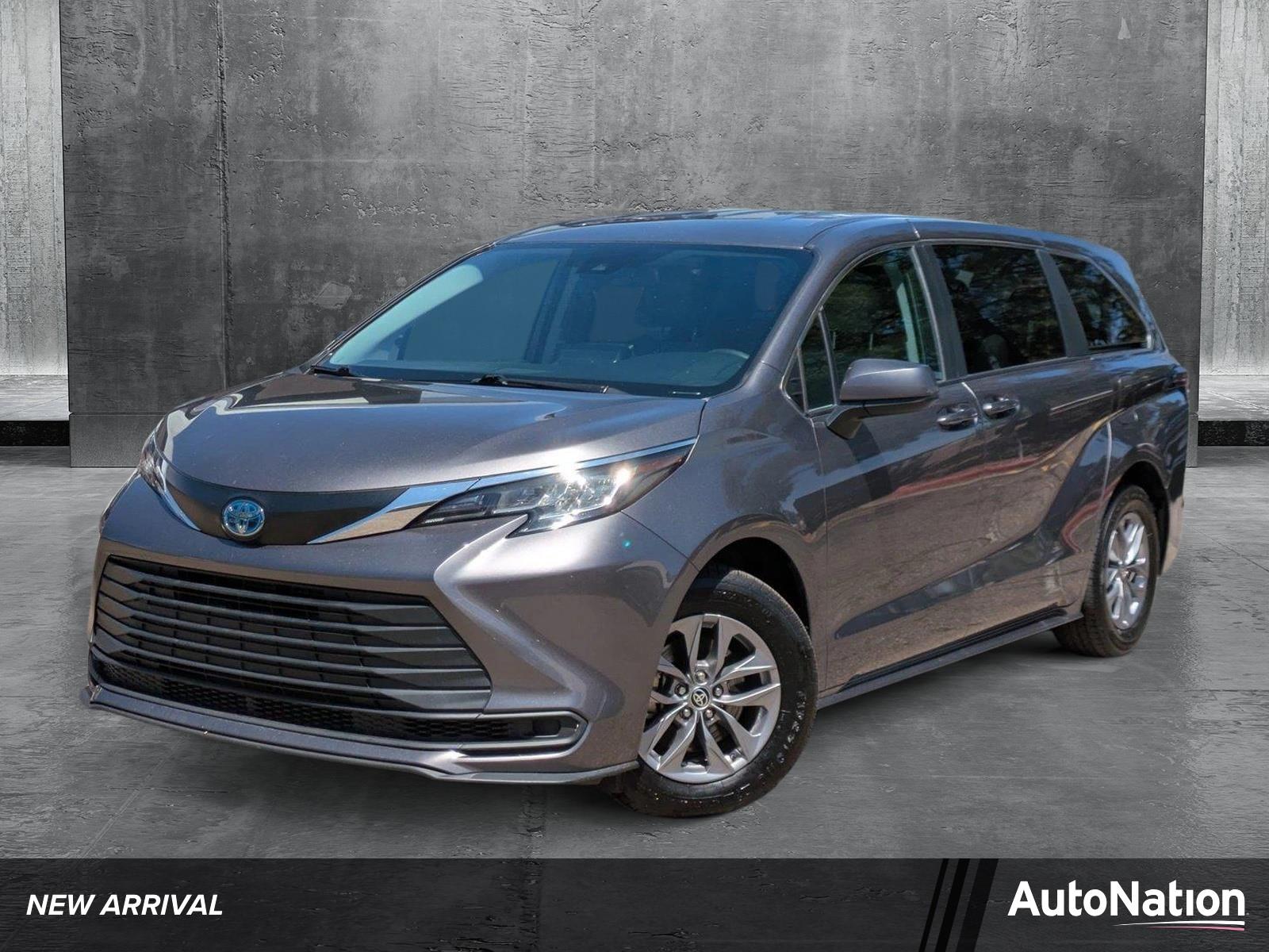 2023 Toyota Sienna Vehicle Photo in GOLDEN, CO 80401-3850