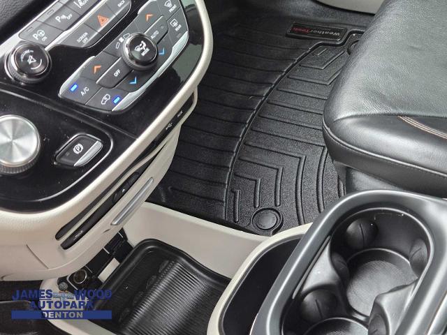2017 Chrysler Pacifica Vehicle Photo in DENTON, TX 76210-9321
