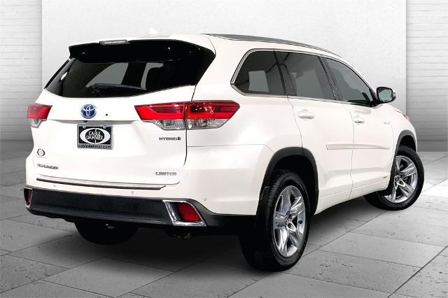 2017 Toyota Highlander Vehicle Photo in Lees Summit, MO 64086
