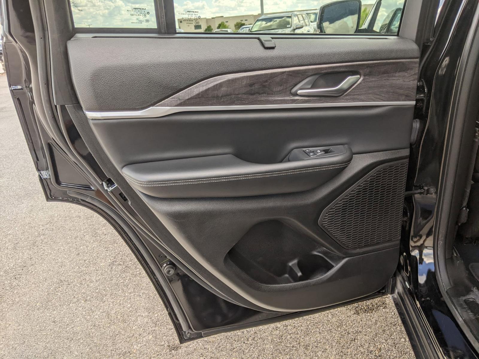 2023 Jeep Grand Cherokee Vehicle Photo in Seguin, TX 78155