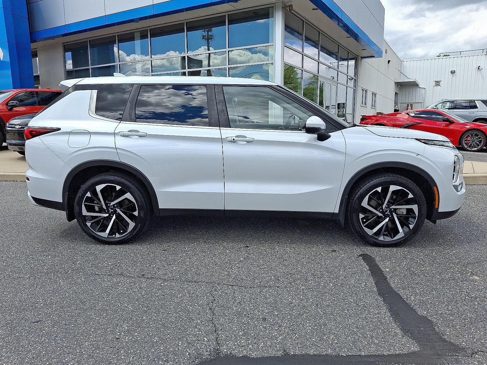 2022 Mitsubishi Outlander Vehicle Photo in BETHLEHEM, PA 18017-9401