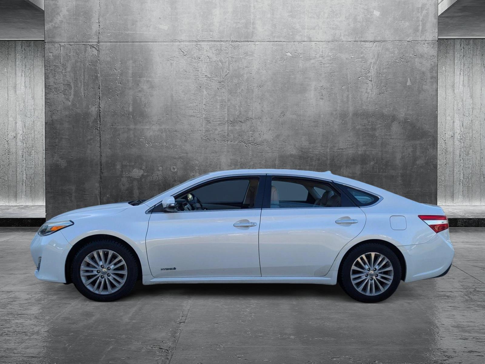 2013 Toyota Avalon Hybrid Vehicle Photo in St. Petersburg, FL 33713