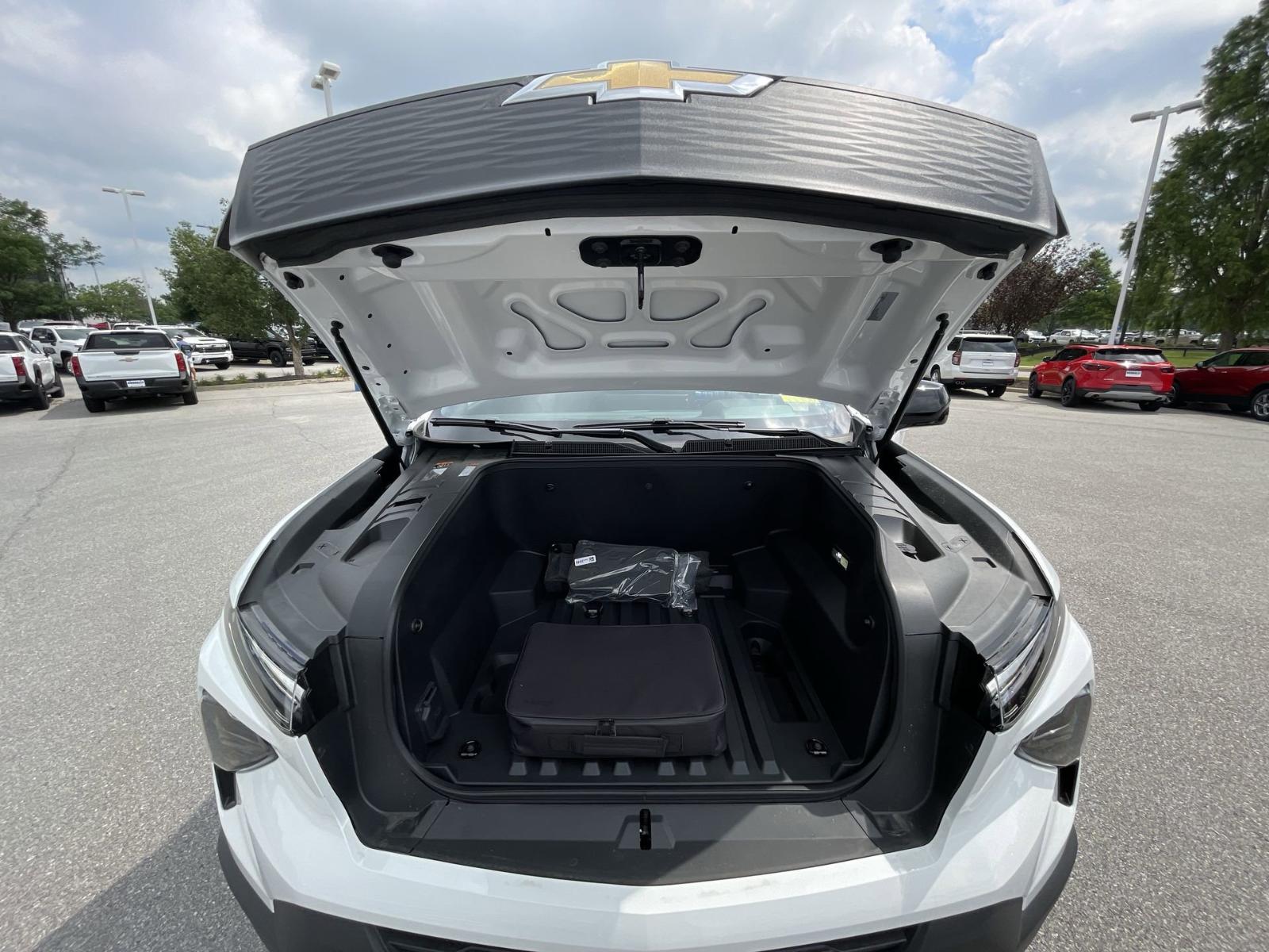 2024 Chevrolet Silverado EV Vehicle Photo in BENTONVILLE, AR 72712-4322