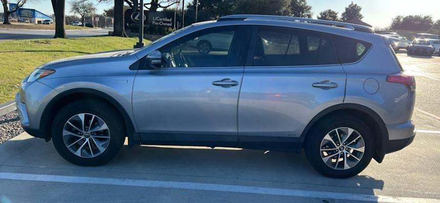 2018 Toyota RAV4 Vehicle Photo in FORT WORTH, TX 76132