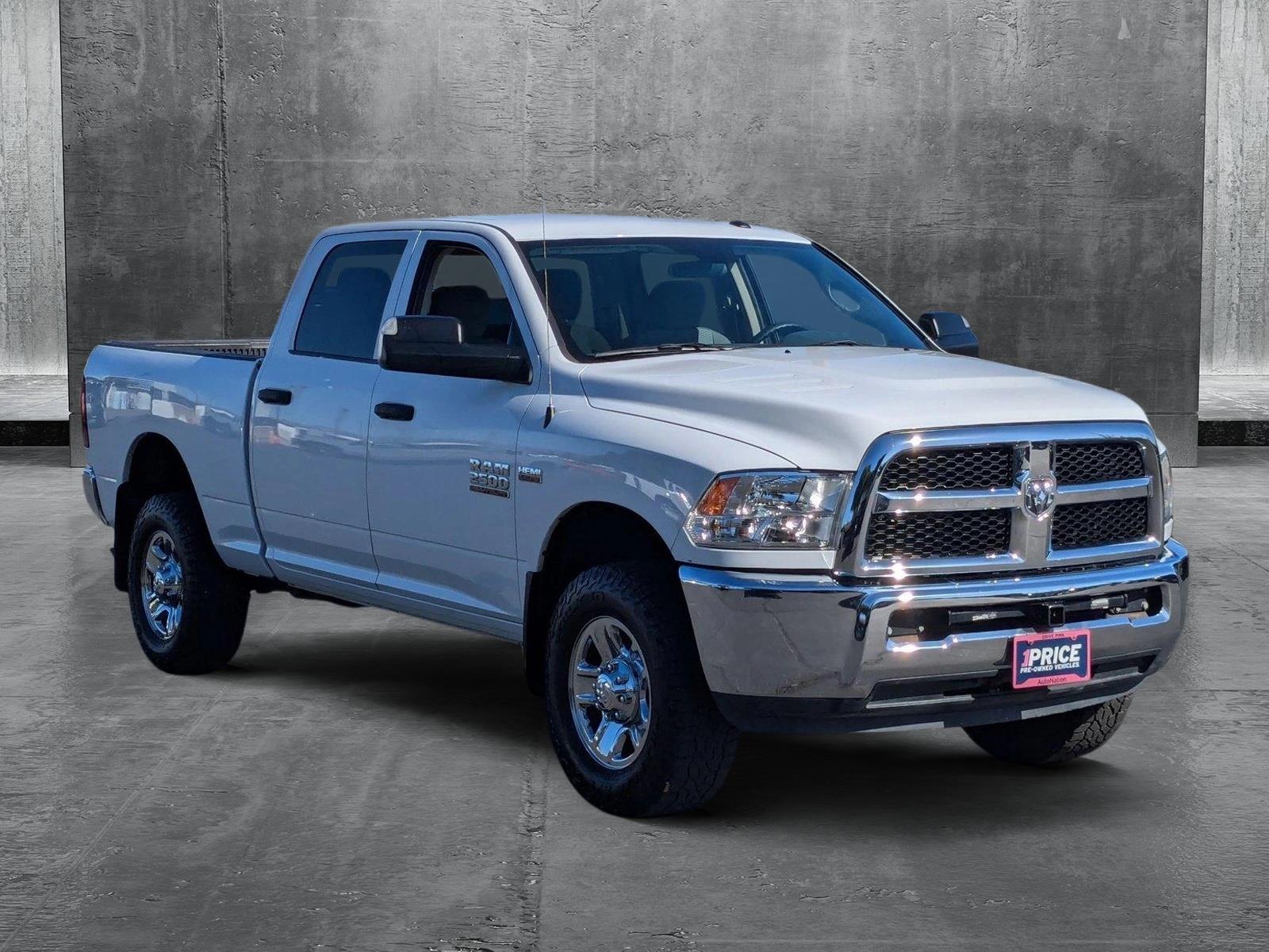 2018 Ram 2500 Vehicle Photo in VALENCIA, CA 91355-1705