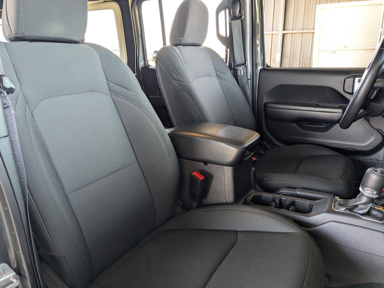 2022 Jeep Wrangler Vehicle Photo in Valencia, CA 91355